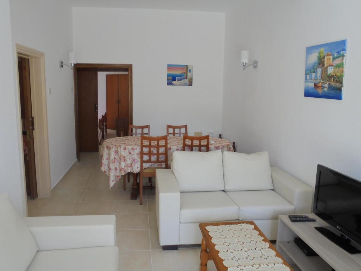 Niki Court Holiday Apartments Paphos Esterno foto