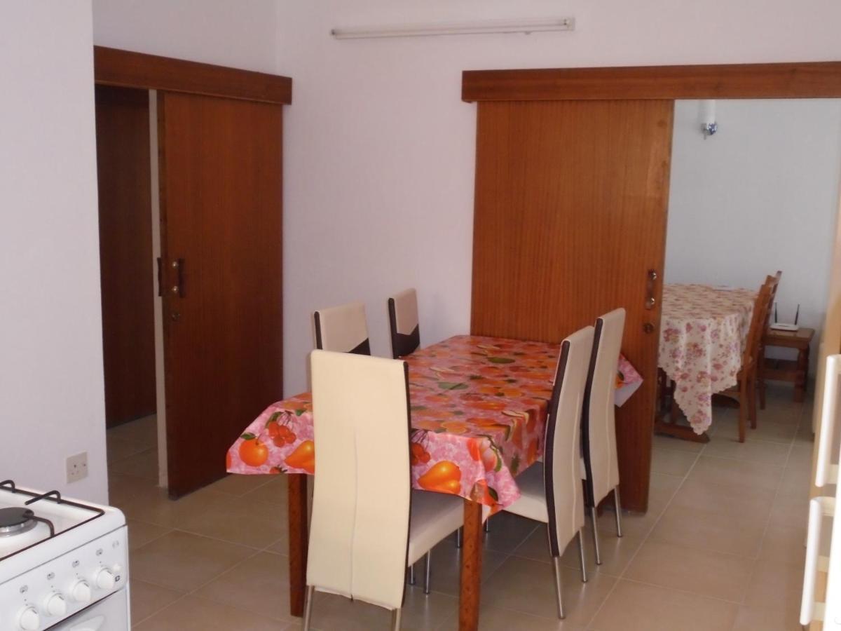 Niki Court Holiday Apartments Paphos Esterno foto