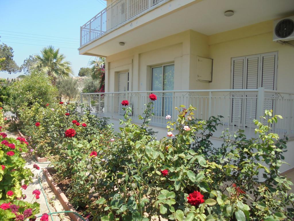 Niki Court Holiday Apartments Paphos Esterno foto