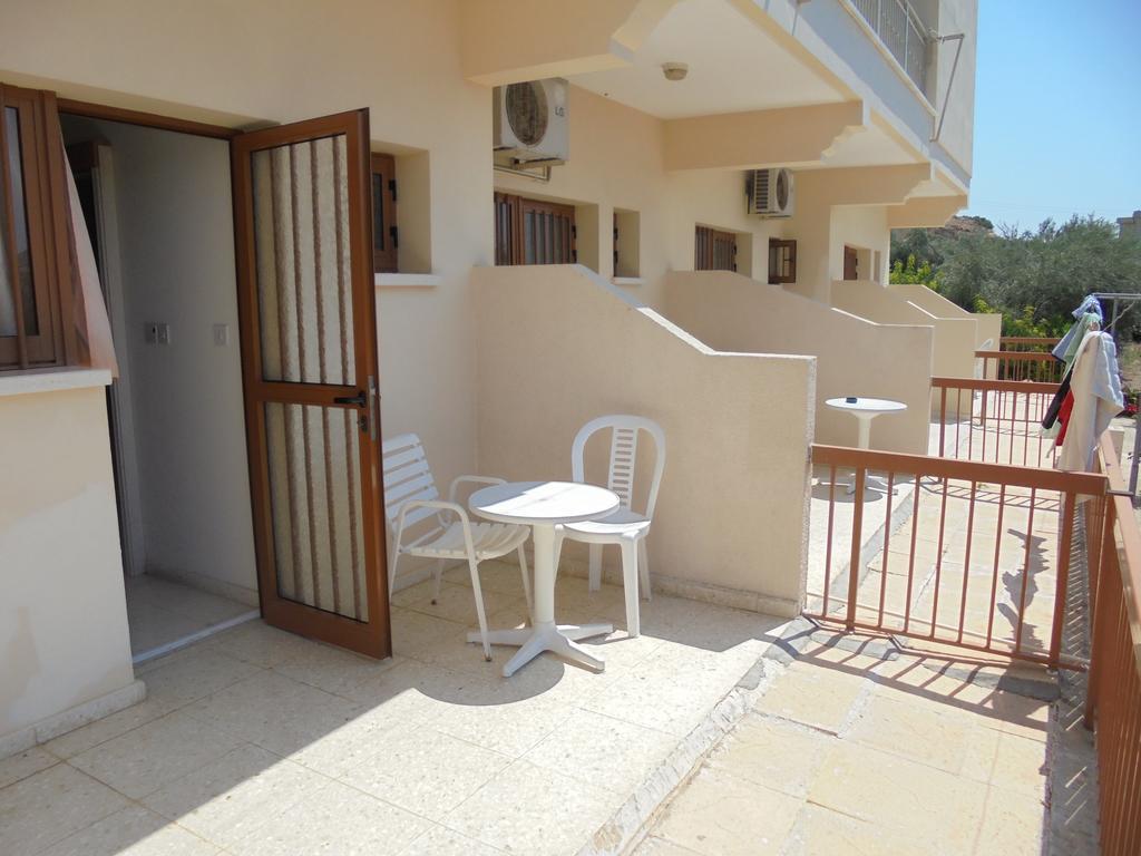 Niki Court Holiday Apartments Paphos Esterno foto
