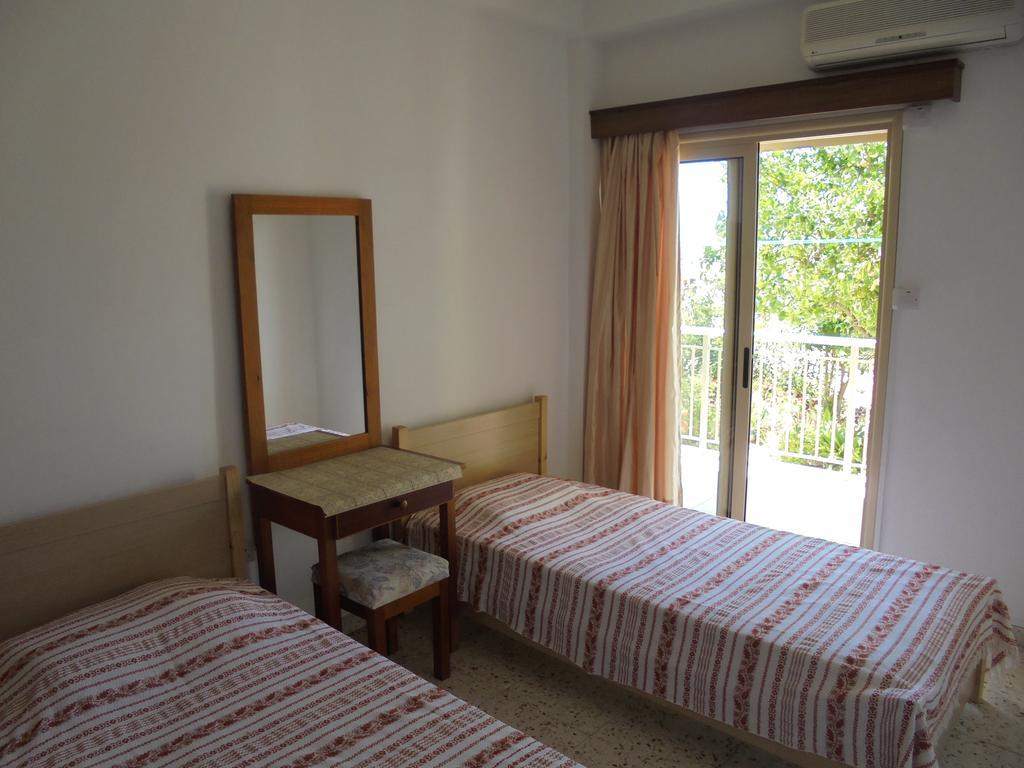 Niki Court Holiday Apartments Paphos Esterno foto