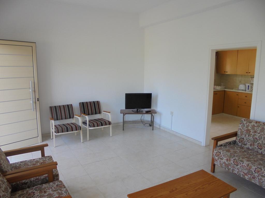 Niki Court Holiday Apartments Paphos Esterno foto