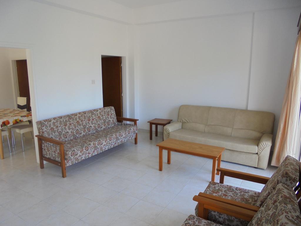 Niki Court Holiday Apartments Paphos Esterno foto