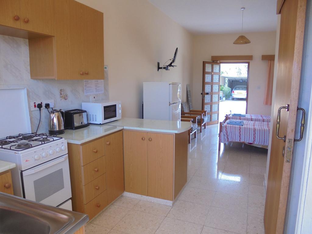 Niki Court Holiday Apartments Paphos Esterno foto